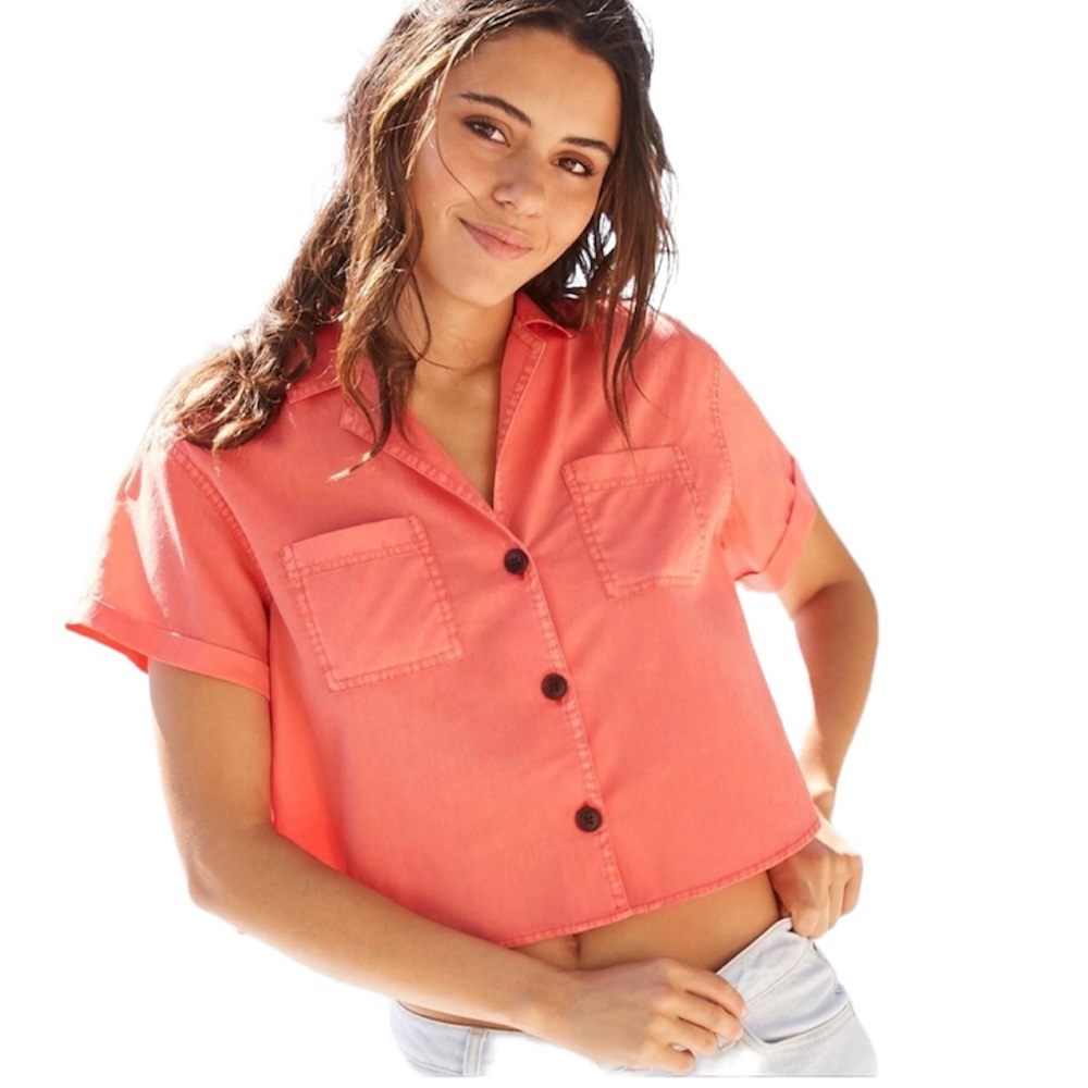 Coral short cuff sleeve button down crop top